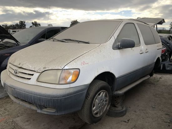 2003 TOYOTA SIENNA