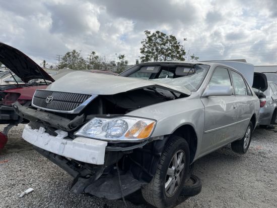 2000 TOYOTA AVALON