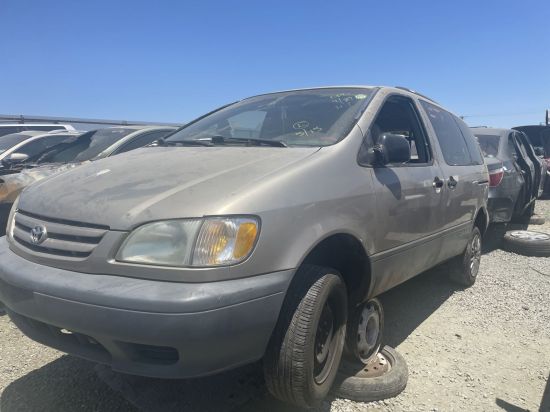 2002 TOYOTA SIENNA
