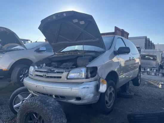2000 TOYOTA SIENNA
