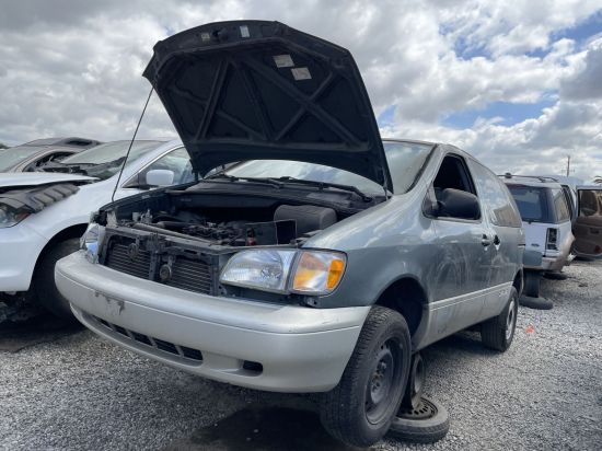 2000 TOYOTA SIENNA
