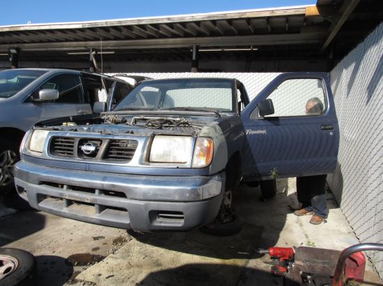 2000 NISSAN FRONTIER