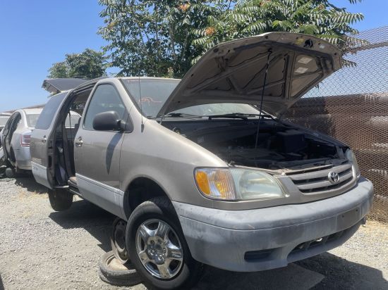 2003 TOYOTA SIENNA