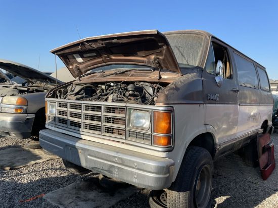 1987 DODGE RAM WAGON