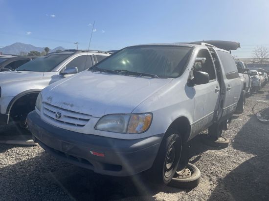 2003 TOYOTA SIENNA