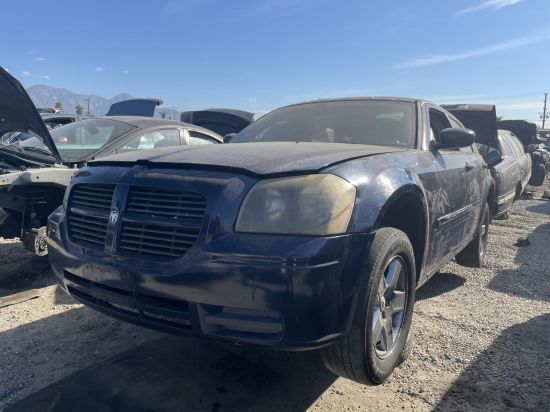 2005 DODGE MAGNUM