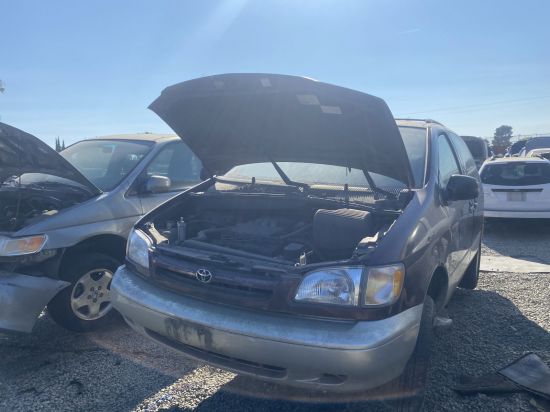 1999 TOYOTA SIENNA