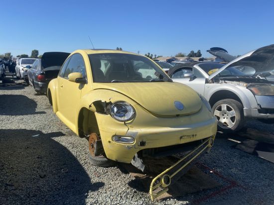 2004 VOLKSWAGEN NEW BEETLE