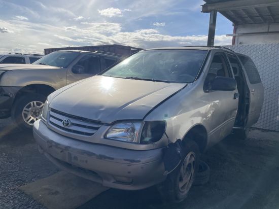 2001 TOYOTA SIENNA