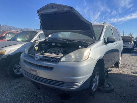 2004 TOYOTA SIENNA