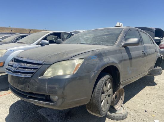 2005 TOYOTA AVALON