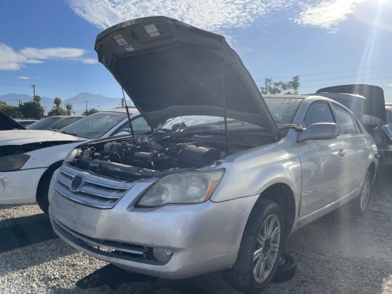 2005 TOYOTA AVALON