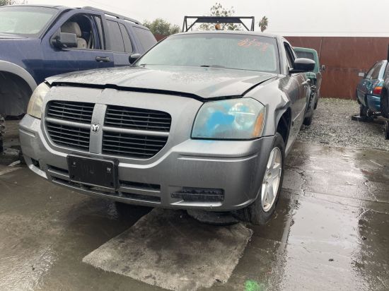 2005 DODGE MAGNUM