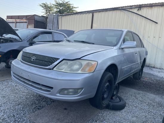 2001 TOYOTA AVALON