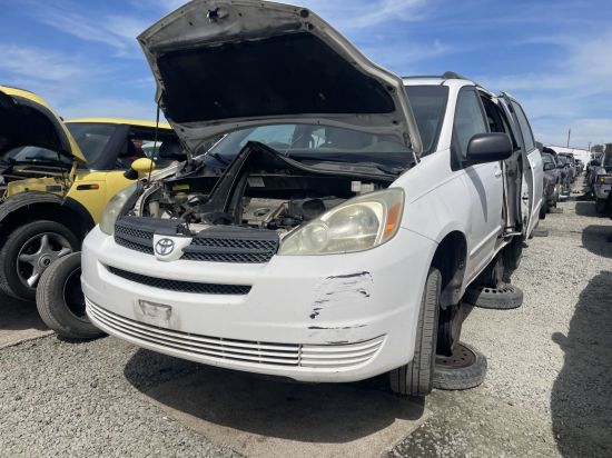 2004 TOYOTA SIENNA