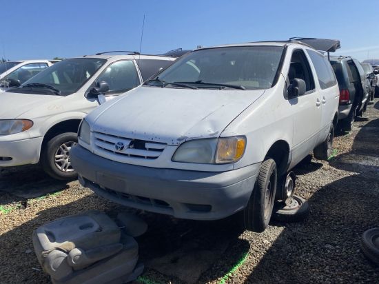 2002 TOYOTA SIENNA