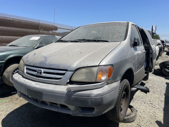 2001 TOYOTA SIENNA