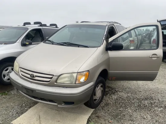2003 TOYOTA SIENNA