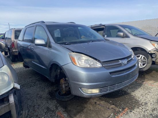 2004 TOYOTA SIENNA