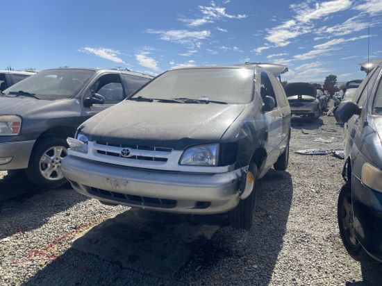 2000 TOYOTA SIENNA
