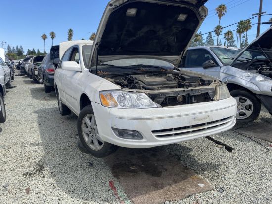 2000 TOYOTA AVALON