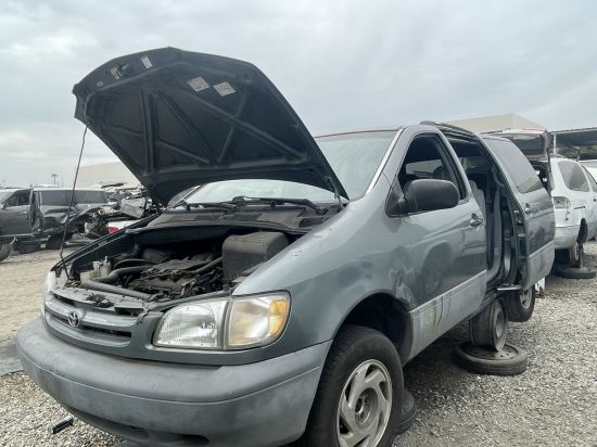 2000 TOYOTA SIENNA