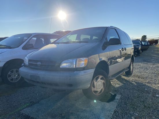 2000 TOYOTA SIENNA