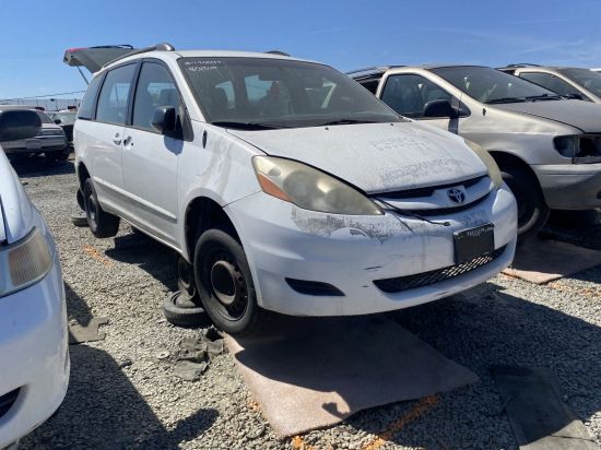 2010 TOYOTA SIENNA