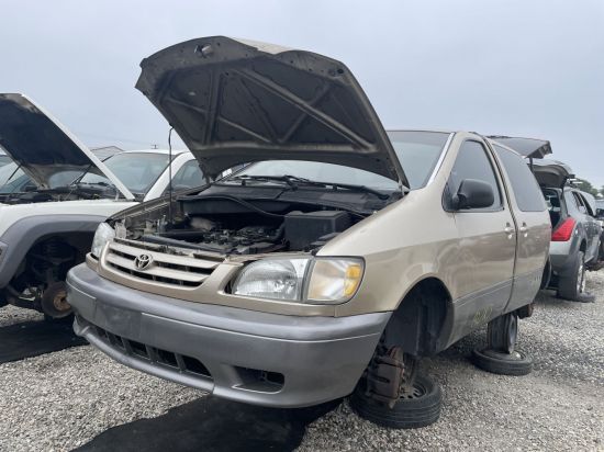 2003 TOYOTA SIENNA