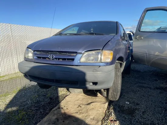 2000 TOYOTA SIENNA