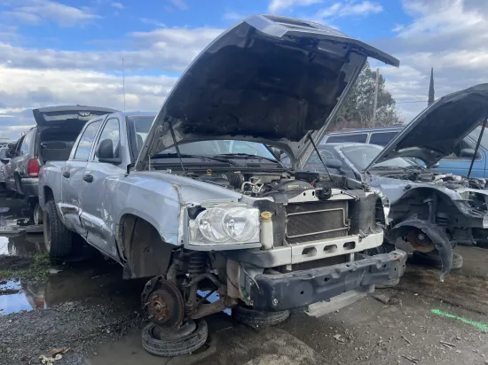 2005 DODGE DAKOTA