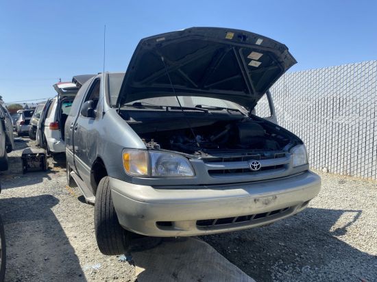 1999 TOYOTA SIENNA