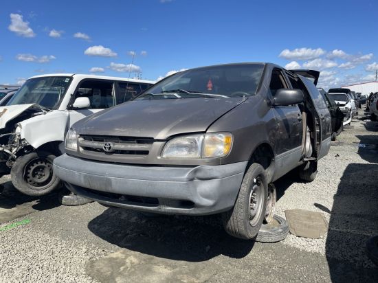 1999 TOYOTA SIENNA