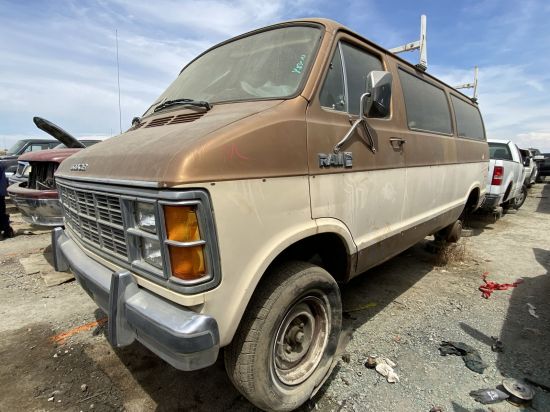 1985 DODGE RAM WAGON