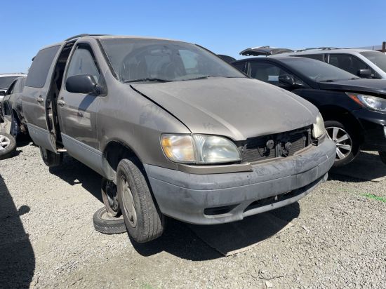 2001 TOYOTA SIENNA