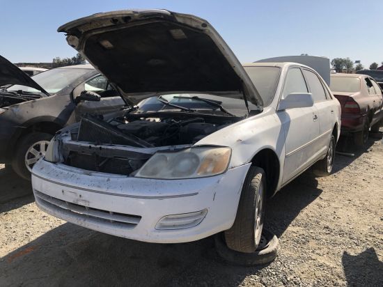 2000 TOYOTA AVALON