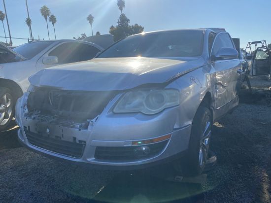 2010 VOLKSWAGEN PASSAT