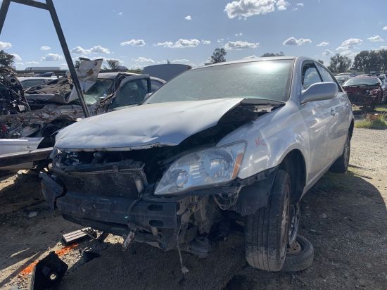 2005 TOYOTA AVALON