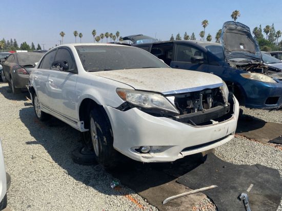 2011 TOYOTA AVALON