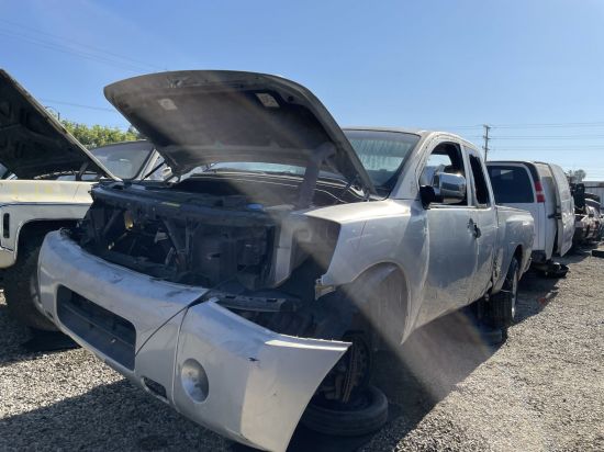 2005 NISSAN TITAN