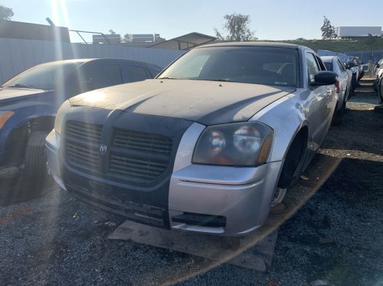 2005 DODGE MAGNUM