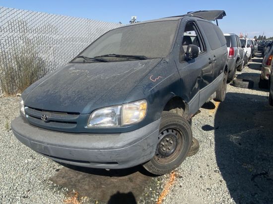 2000 TOYOTA SIENNA
