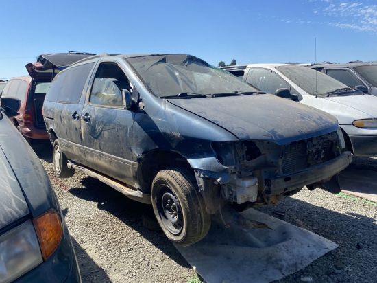 2002 TOYOTA SIENNA