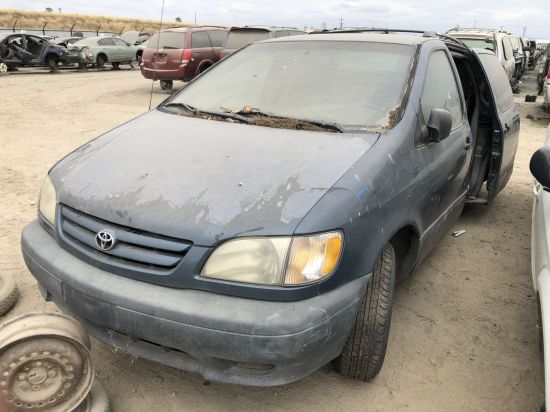2001 TOYOTA SIENNA