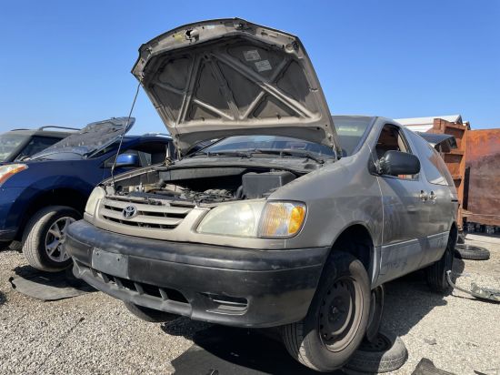 2003 TOYOTA SIENNA