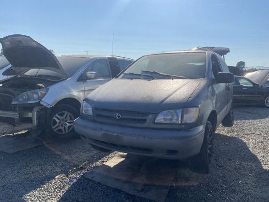 2000 TOYOTA SIENNA