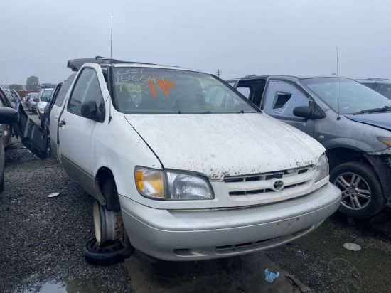 2000 TOYOTA SIENNA