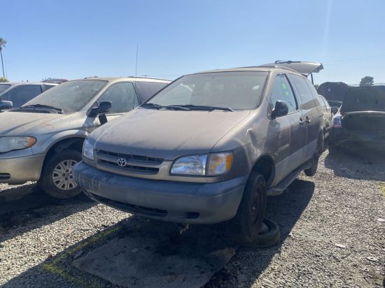 1998 TOYOTA SIENNA