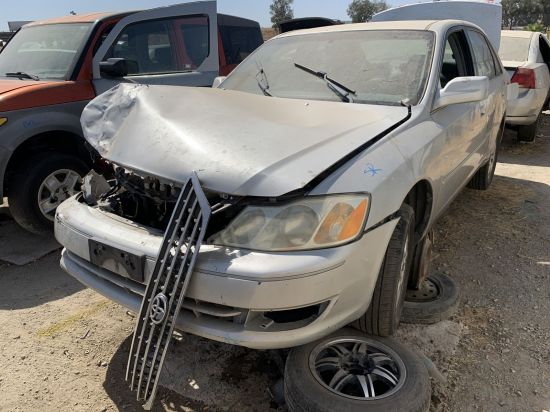 2004 TOYOTA AVALON