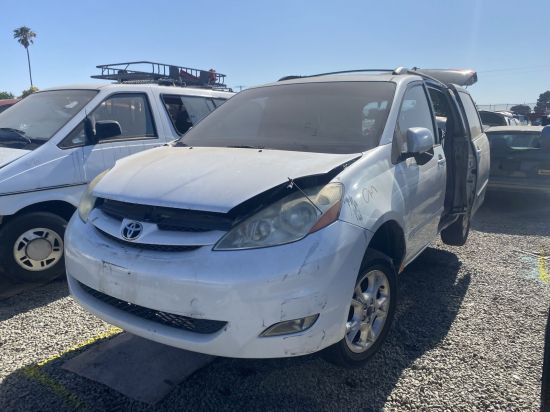 2006 TOYOTA SIENNA
